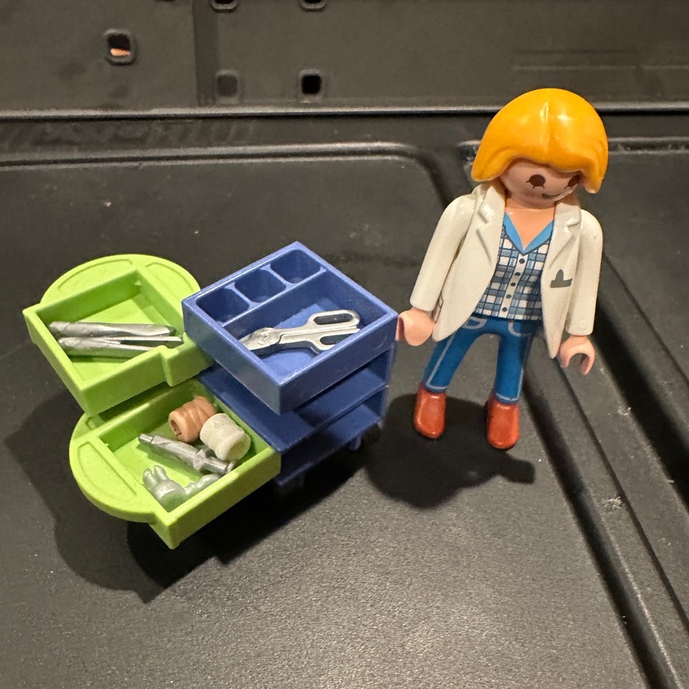 Vintage Playmobil Geobra doctor figure and accessories - Picture 6 of 13
